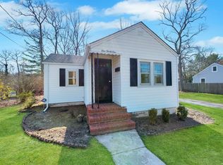 131 Pine Neck Ave, East Patchogue, NY 11772