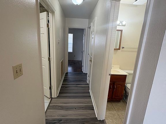 4th image of 305 Clearwater Way