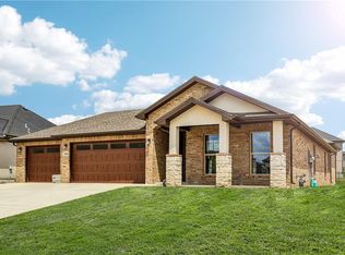 6745 Arapahoe Dr, Shawnee, KS 66226