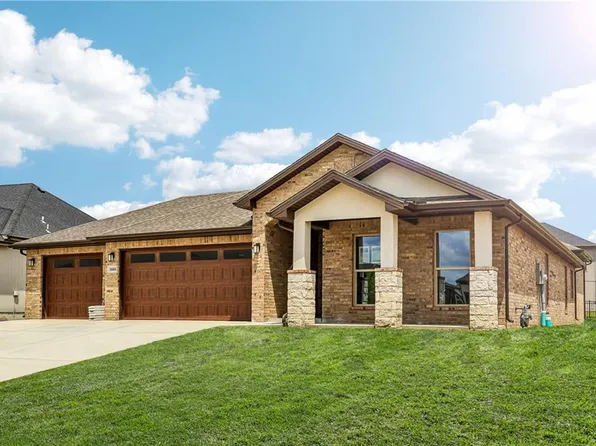 6745 Arapahoe Dr, Shawnee, KS 66226