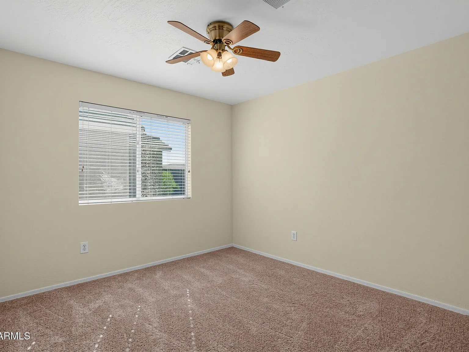 3 bed, 2.5 bath, 2024 sqft, $2,240 — Photo 3