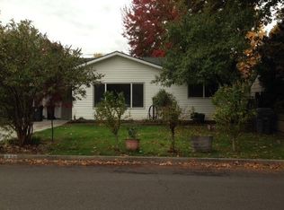 920 Kenyon St, Medford, OR