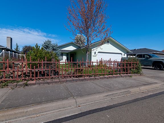 3rd image of 3285 Blackthorn Way