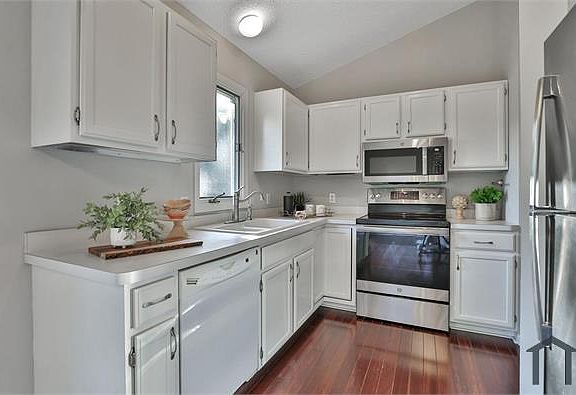 5th image of 10275 Englewood Dr