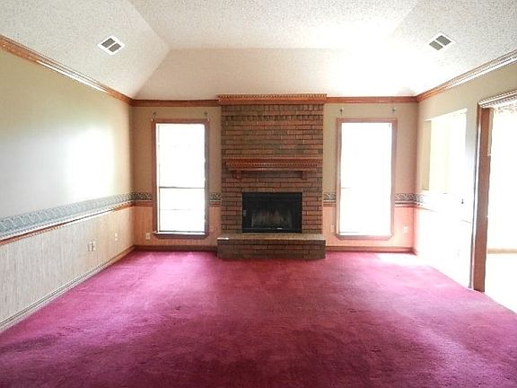 5th image of 7457 Germanshire Ln