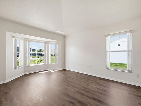 3rd image of 917 Alsace Dr #917