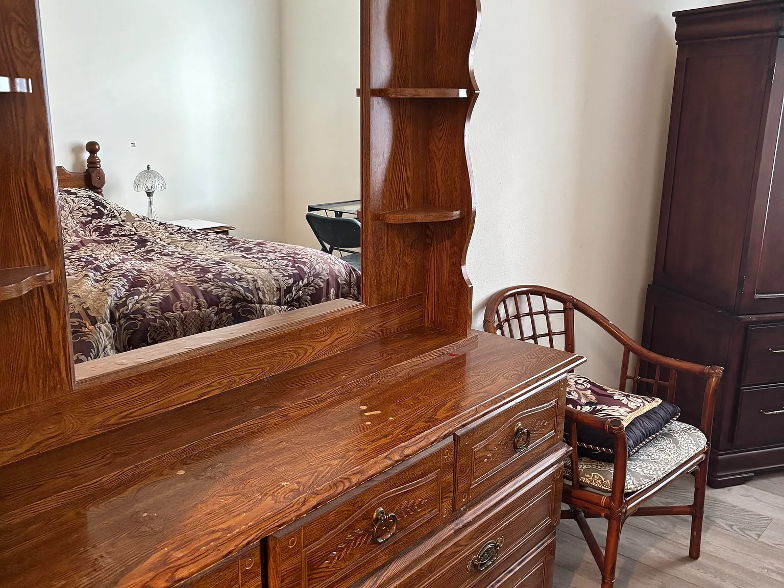 5 bed, 3800 sqft, $1,700 — Photo 2