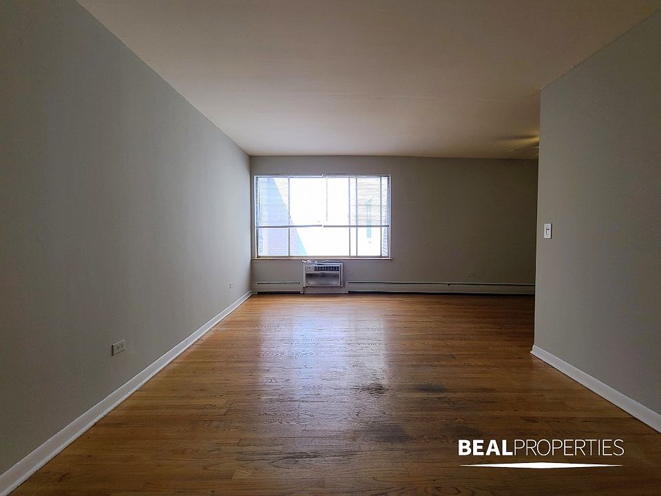 1st image of 510 W Briar Pl #510505