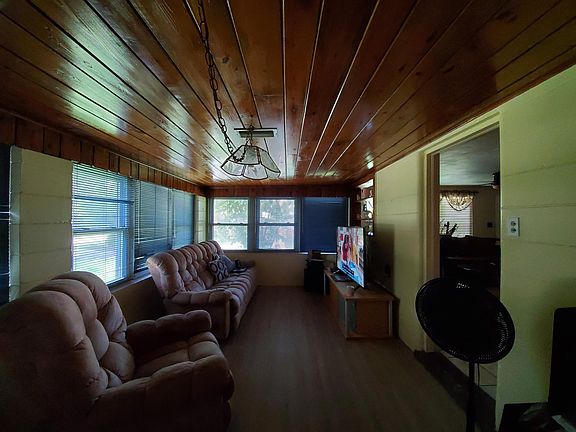 2nd image of 745 Olive St