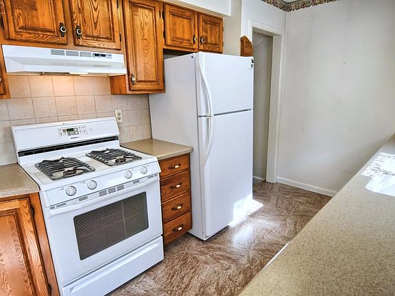 3rd image of 4413 Carmanwood Dr