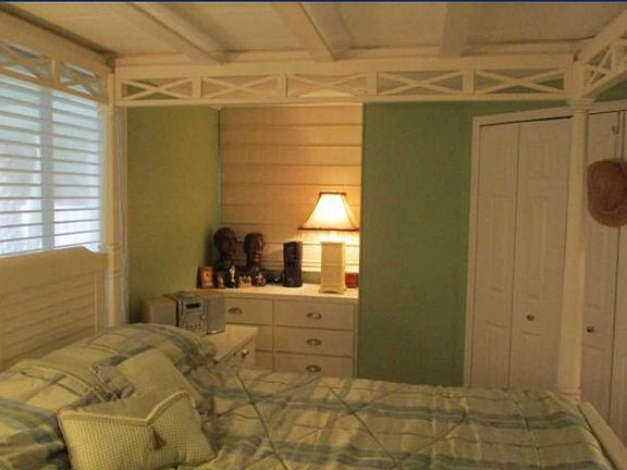 GUEST BEDROOM 
WI CLOSET
