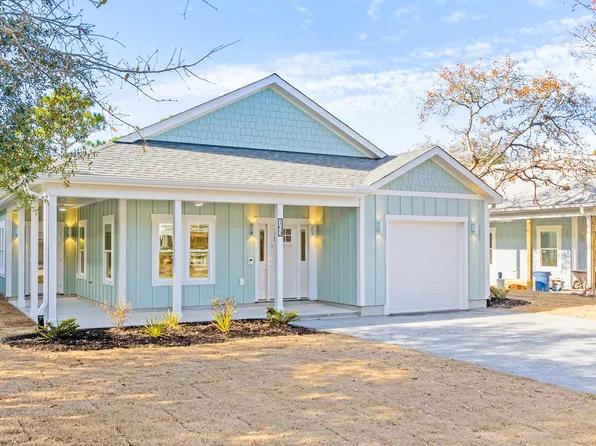 163 NW 4th Street, Oak Island, NC 28465