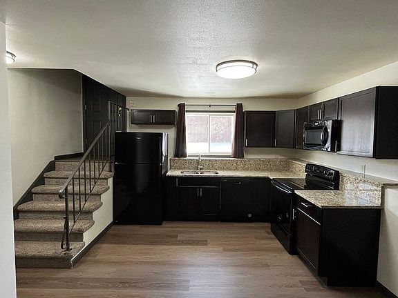 5th image of 545-555 Sandra Ln