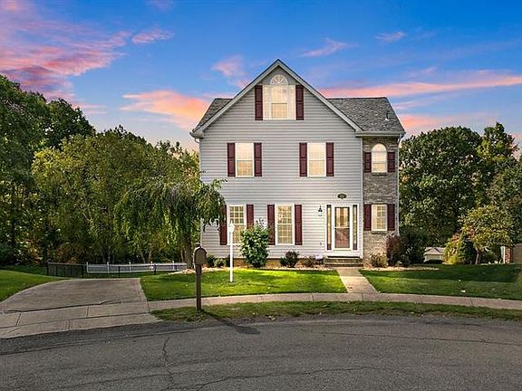 3rd image of 408 Larchmont Ct