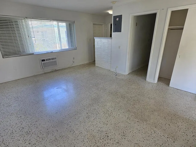 1216 Cabana Rd #1-A — Photo 3