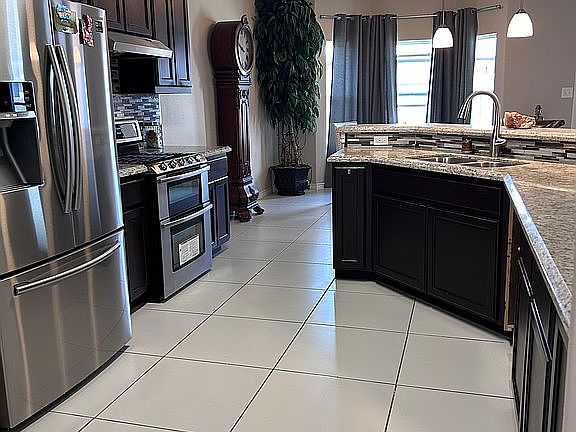 3rd image of 218 John Irving Dr