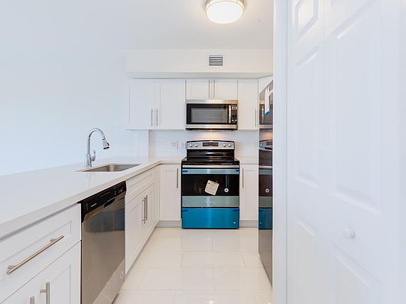 4th image of 500 Burton Dr #5315