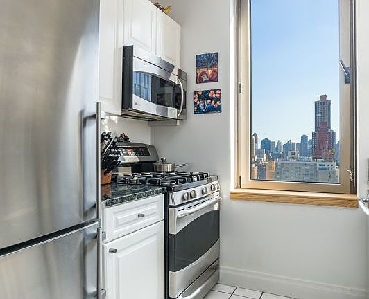 5th image of 400 E 90th St APT 23A