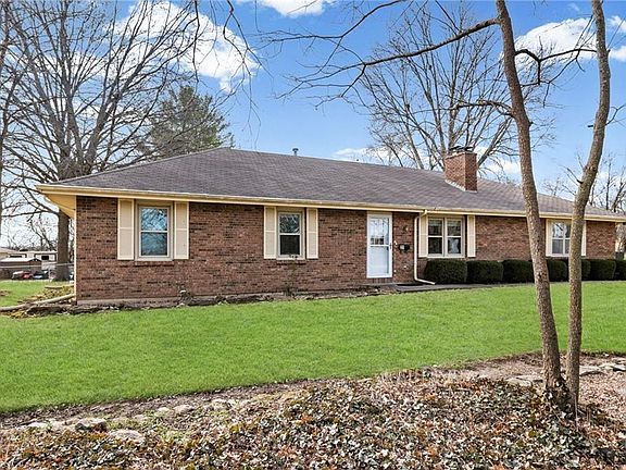 2nd image of 27 Circle Dr