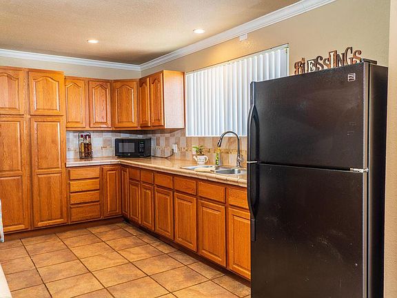 3rd image of 812 Corsicana Dr