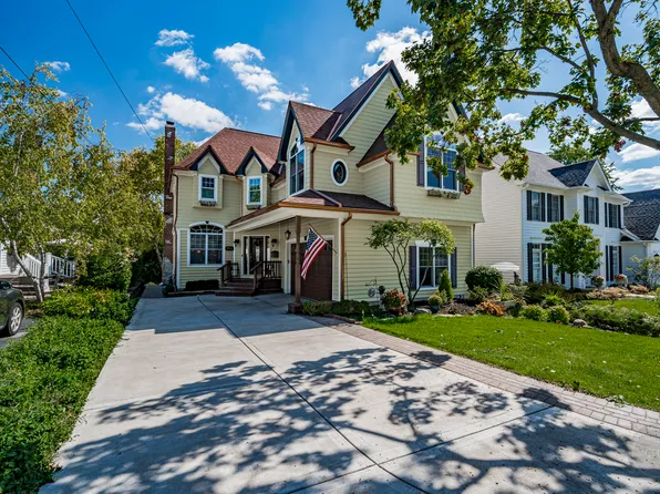 311 Merton Ave, Glen Ellyn, IL 60137