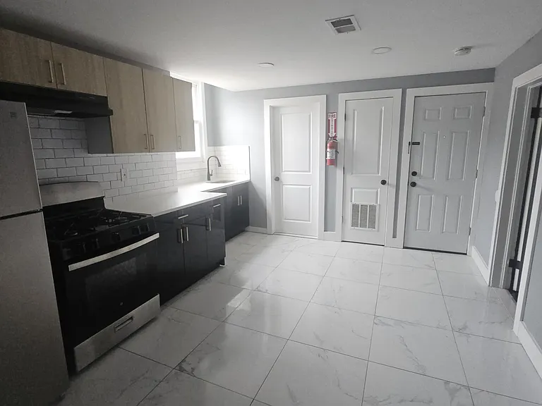 559 Grove St #2F — Photo 12