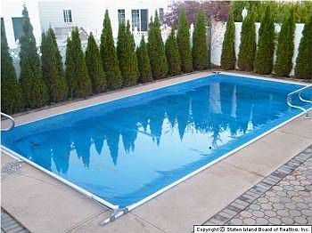 5th image of 185 Pinewood Ave