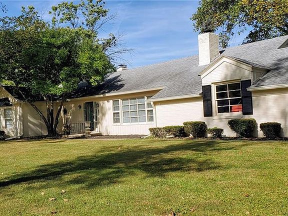 3rd image of 1602 Greenway Dr