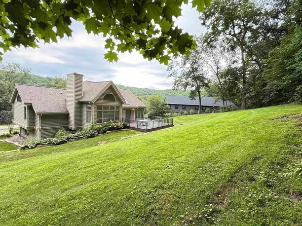38 Longwood Dr, Galena, IL 61036