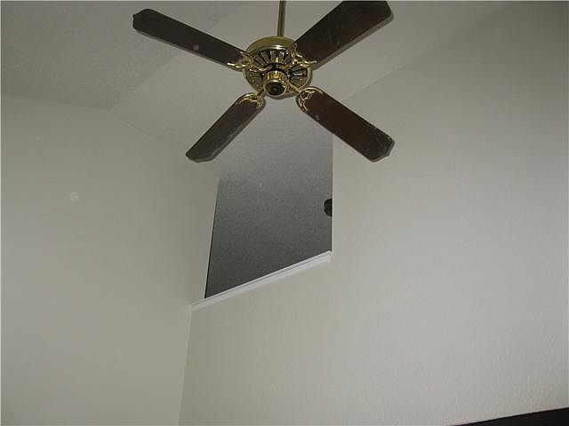 2nd image of 1709/1711 Horseshoe Cir
