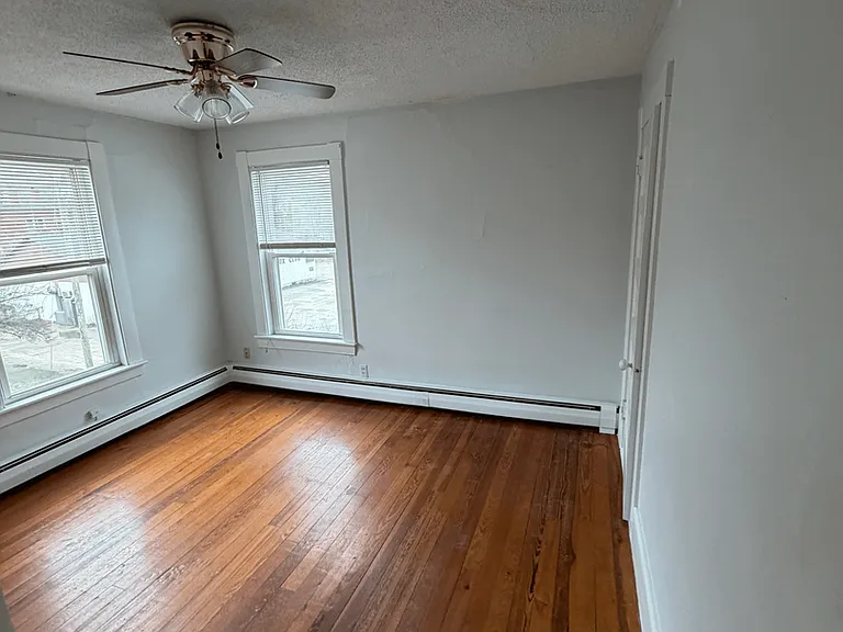 212 Waldo St — Photo 5