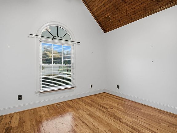 5th image of 223 Tuscan Ridge Trl