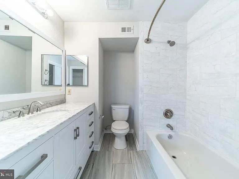 3920 Penderview Dr — Photo 20