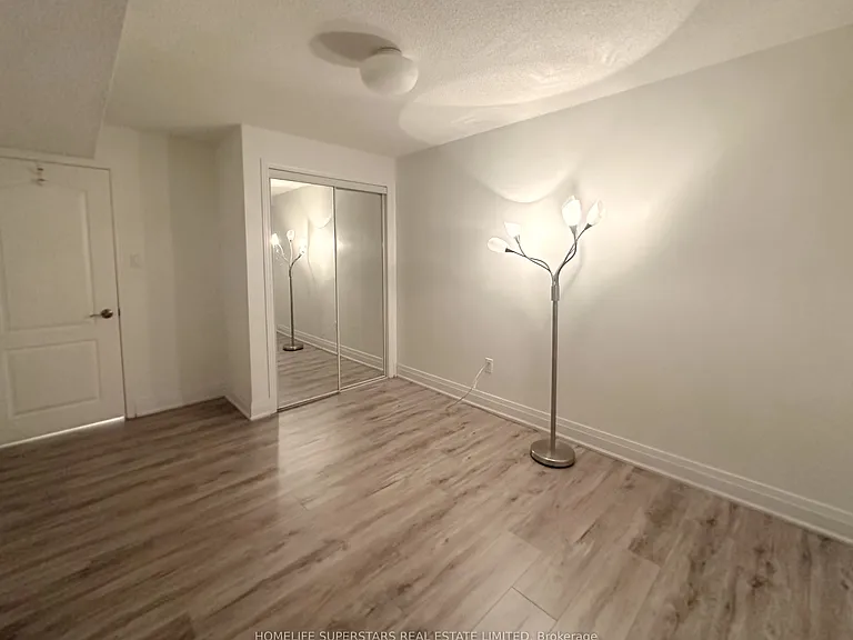 88 River Rock Cres W — Photo 18