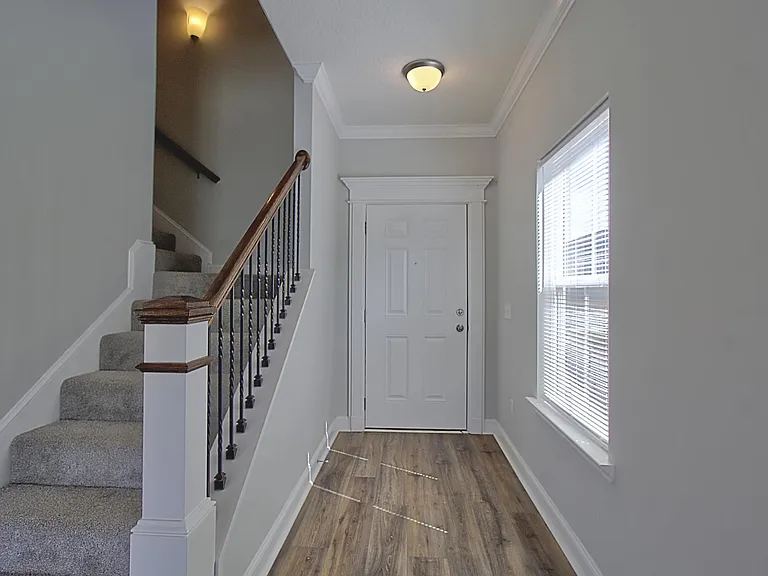 554 Fairview Cir — Photo 4