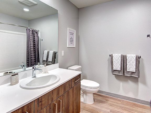4th image of 2825 Live Oak St #1724