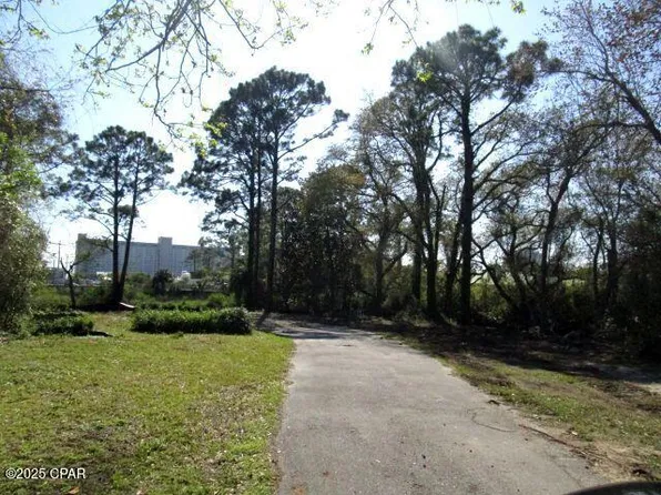 8916 N Lagoon Dr, Panama City Beach, FL 32408