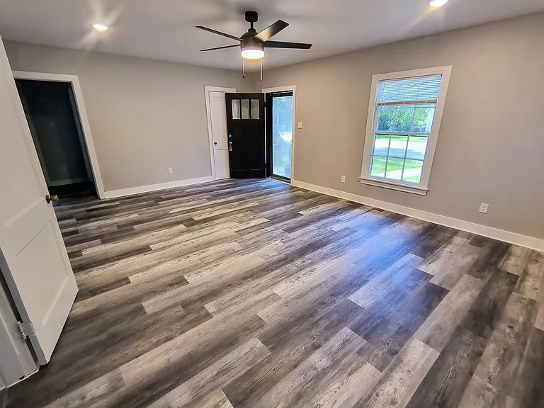 2304 Palmer Dr — Photo 7