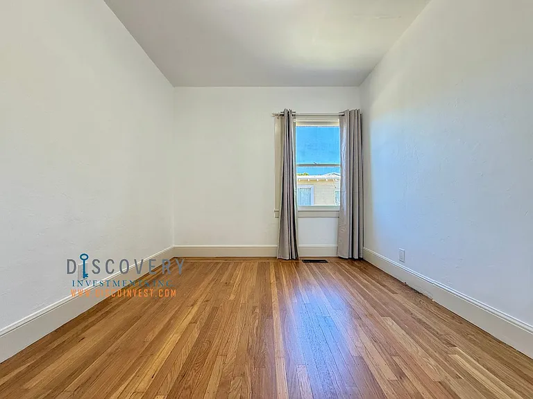611 Clayton Ave — Photo 11