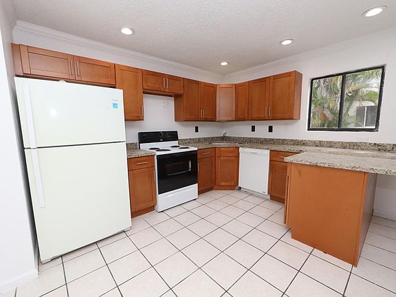 5th image of 7863 Tam Oshanter Blvd #7863