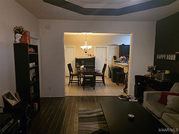 4th image of 820 Dunvegan Dr