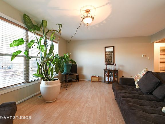 2nd image of 18527 Harwood Ave APT 1B