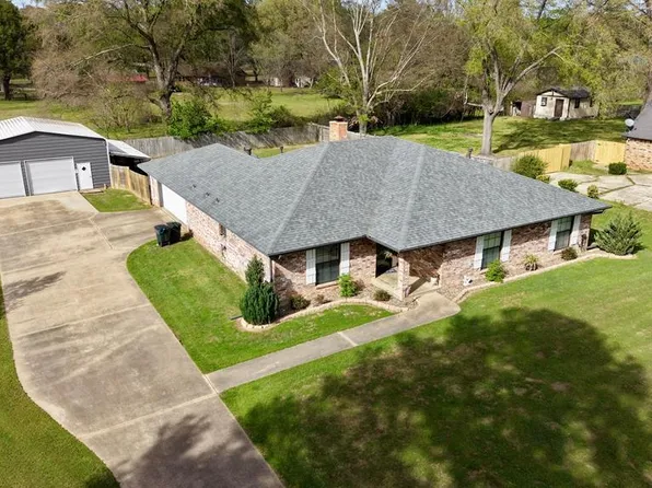 6202 Pebble Brook Dr, Texarkana, TX 75503
