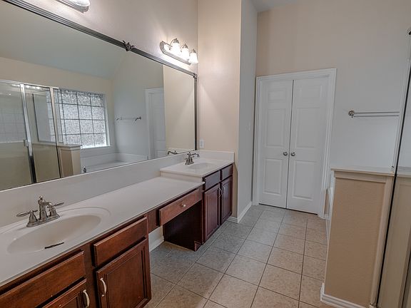 3rd image of 1607 Lake Eden Dr