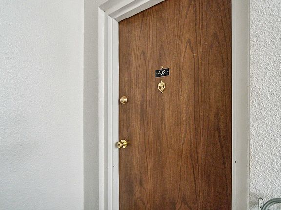 4th image of 10155 114th St NW #402