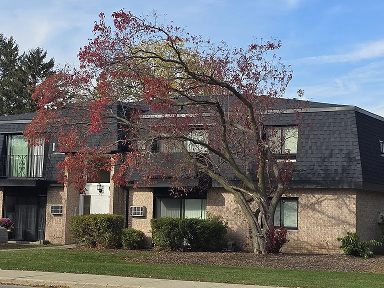 830 Westmoreland Dr #2B — Photo 1