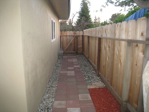4th image of 571 Meadow Lark Dr