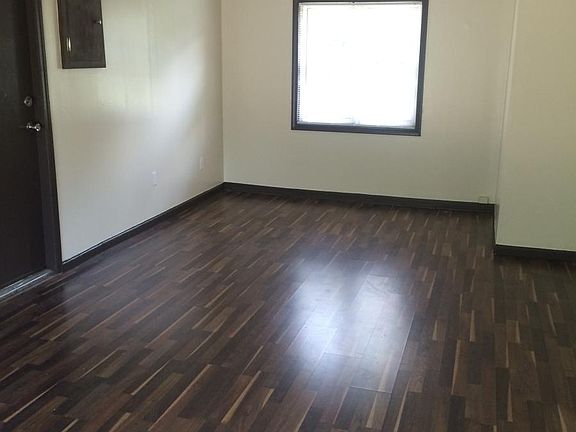 5th image of 2135 Gates Ave