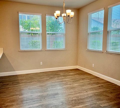 5th image of 921 Posey St