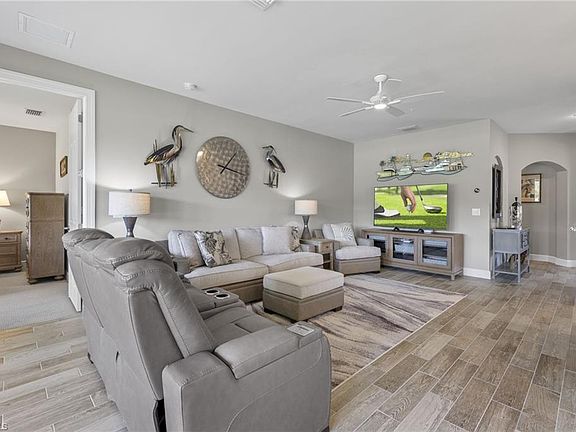 3rd image of 10221 Glastonbury CIR #101
